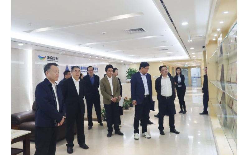 中铁建昆仑投资集团党委书记、董事长贾洪一行至游艇会yth206调研
